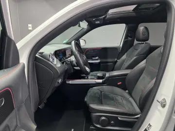 MERCEDES-BENZ GLB 200 4MATIC  AMG LINE  PANO  DISTRO…