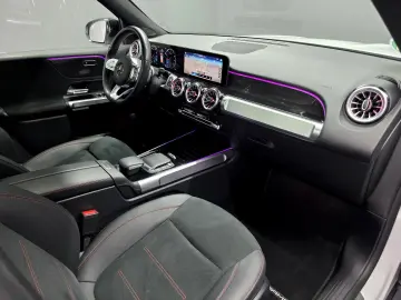 MERCEDES-BENZ GLB 200 4MATIC  AMG LINE  PANO  DISTRO…