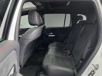 MERCEDES-BENZ GLB 200 4MATIC  AMG LINE  PANO  DISTRO…