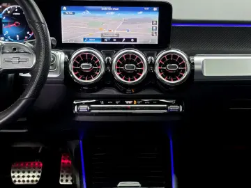 MERCEDES-BENZ GLB 200 4MATIC  AMG LINE  PANO  DISTRO…