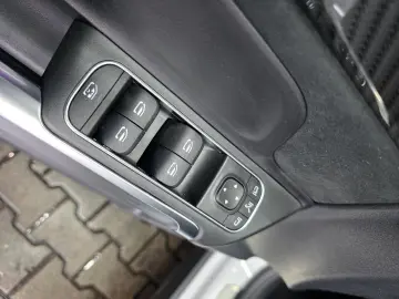 MERCEDES-BENZ GLB 200 4MATIC  AMG LINE  PANO  DISTRO…