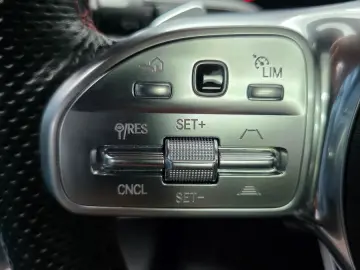 MERCEDES-BENZ GLB 200 4MATIC  AMG LINE  PANO  DISTRO…