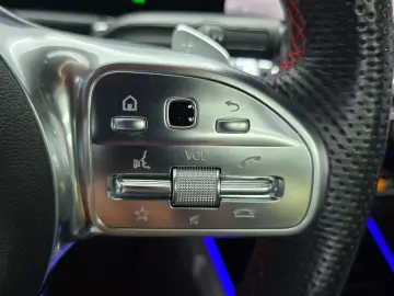 MERCEDES-BENZ GLB 200 4MATIC  AMG LINE  PANO  DISTRO…