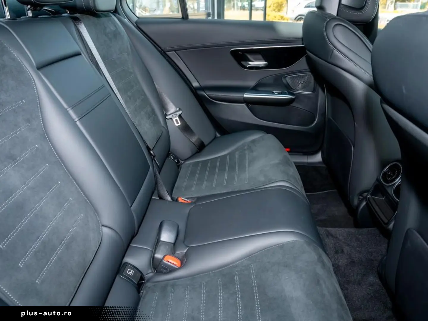 MERCEDES-BENZ C 300 AMG AHK MBUX LED SHZ KEYLESS-GO