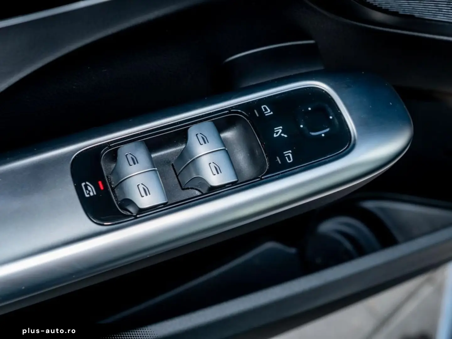 MERCEDES-BENZ C 300 AMG AHK MBUX LED SHZ KEYLESS-GO