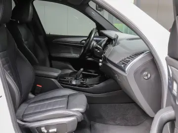 BMW X3 xDrive 30i    M SPORT KAMERA