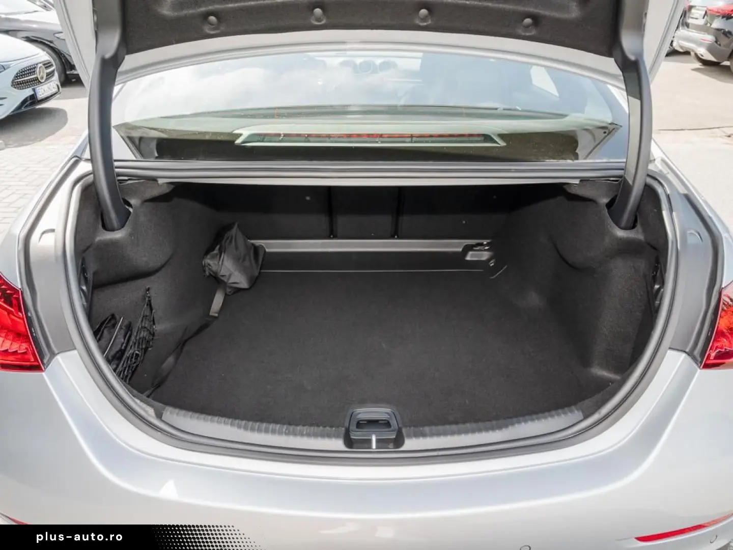 MERCEDES-BENZ C 300 AMG AHK MBUX LED SHZ KEYLESS-GO
