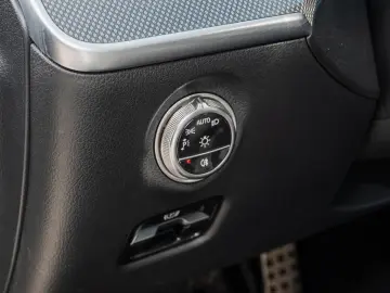 MERCEDES-BENZ C 300 AMG AHK MBUX LED SHZ KEYLESS-GO