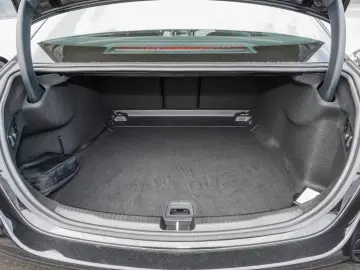 Mercedes-Benz C 300 AMG AHK MBUX SHZ LED KEYLESS