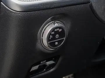 Mercedes-Benz C 300 AMG AHK MBUX SHZ LED KEYLESS