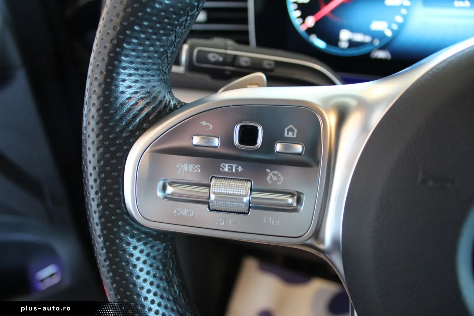 MERCEDES-BENZ GLE 300 d 4Matic AMG Line NAVI LED PANO