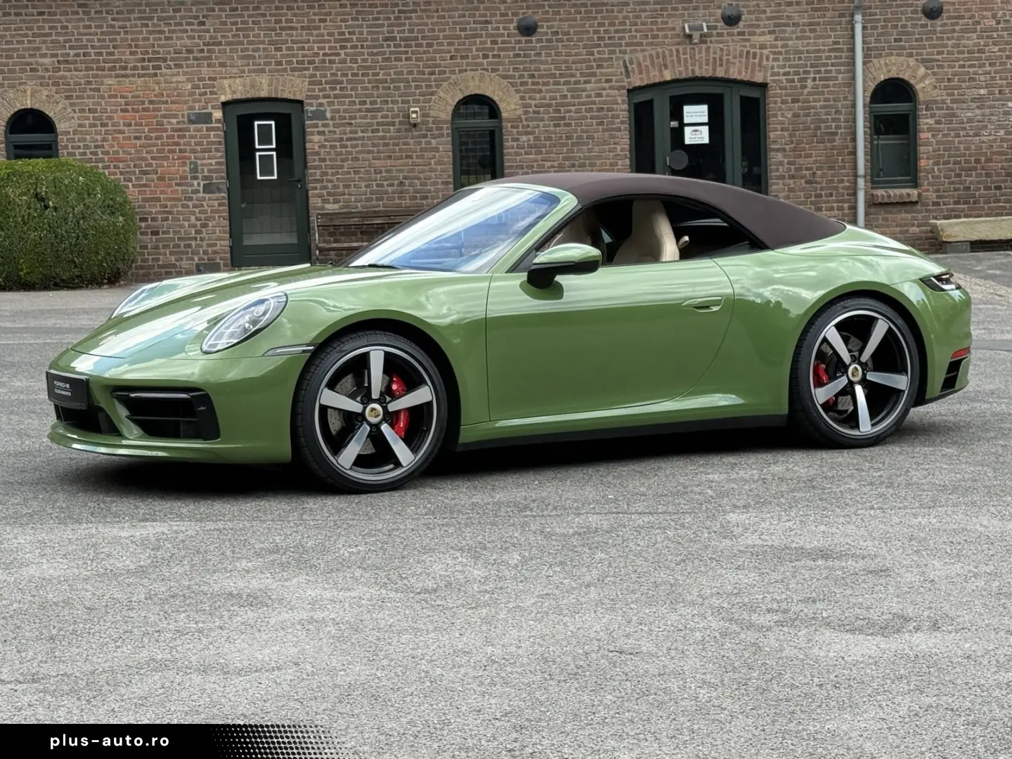 PORSCHE 992 911  4S Cabriolet PTS-OLIVEGRÜN HERITAGE SPO