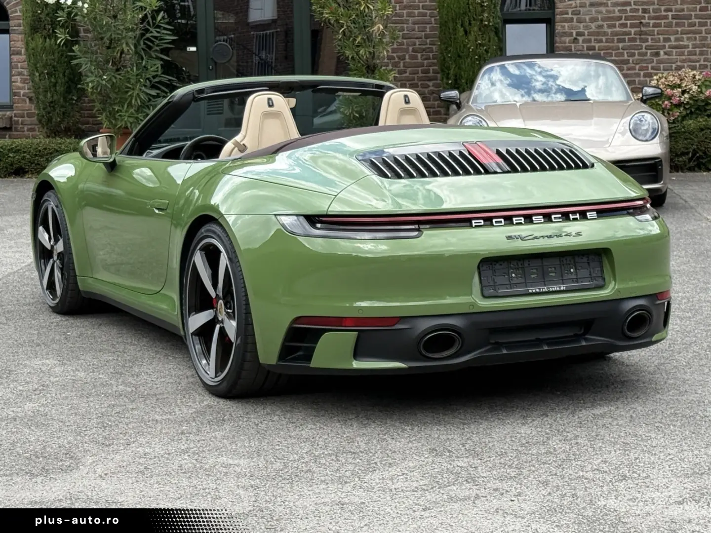 PORSCHE 992 911  4S Cabriolet PTS-OLIVEGRÜN HERITAGE SPO