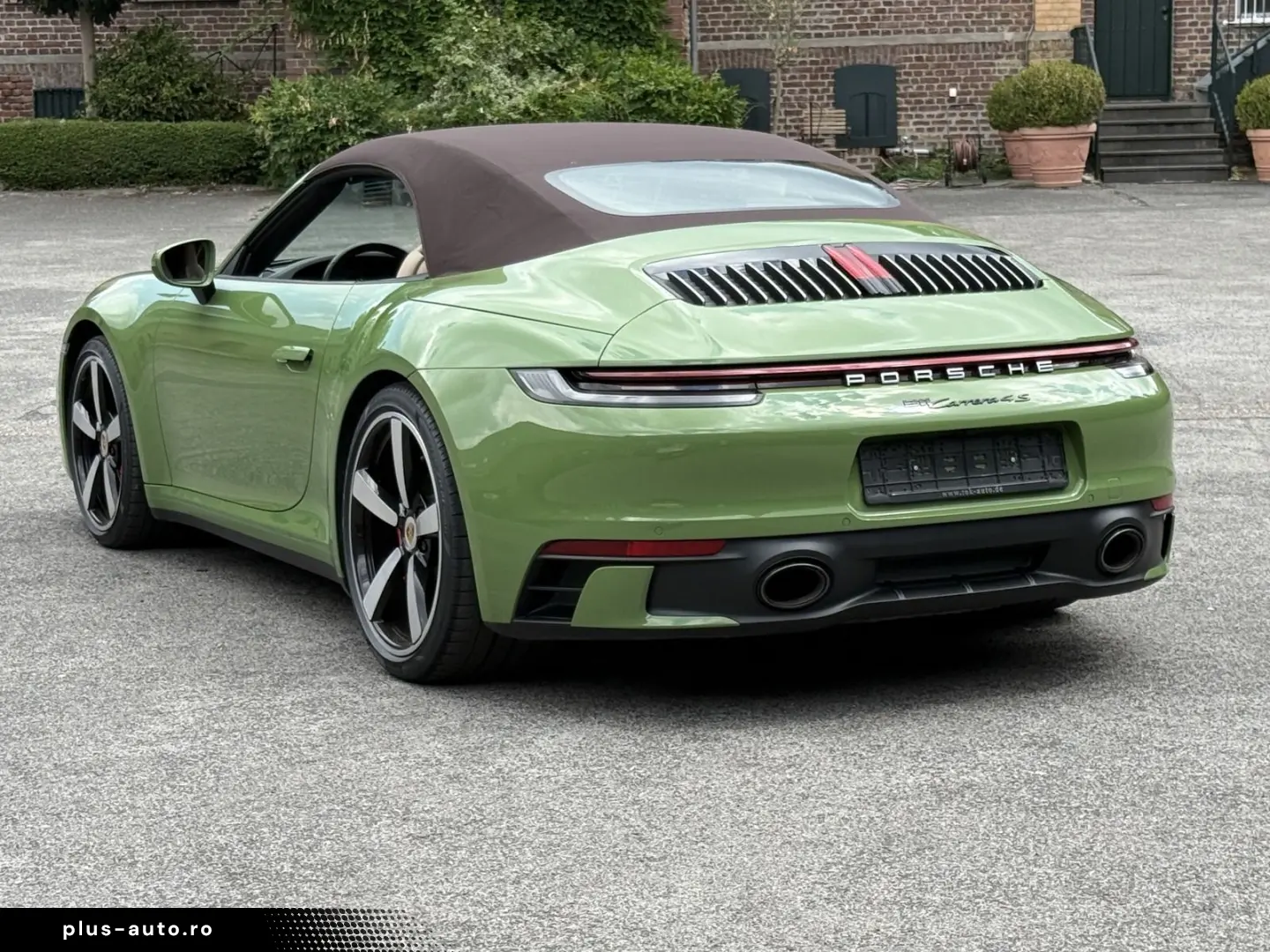 PORSCHE 992 911  4S Cabriolet PTS-OLIVEGRÜN HERITAGE SPO