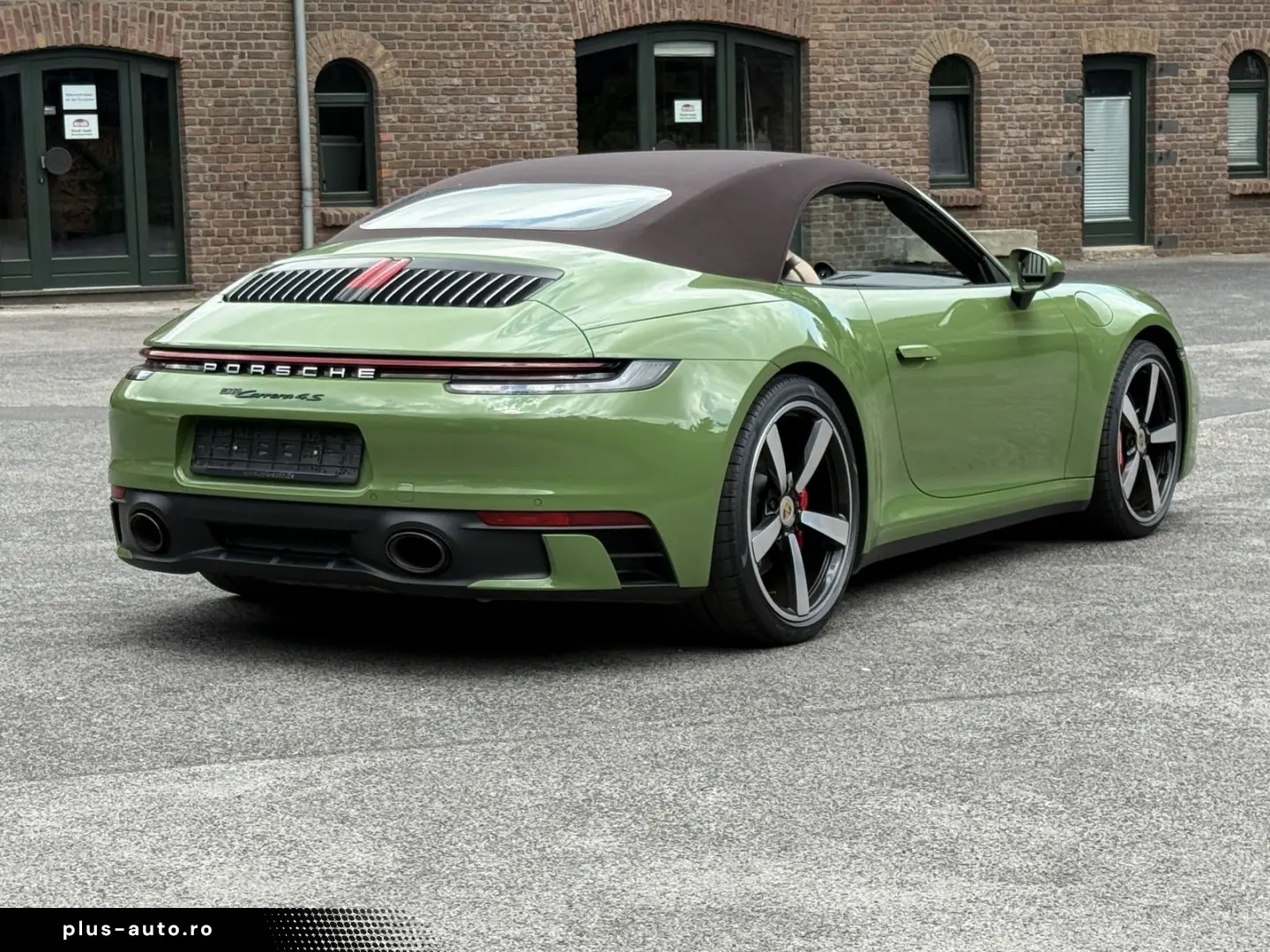 PORSCHE 992 911  4S Cabriolet PTS-OLIVEGRÜN HERITAGE SPO