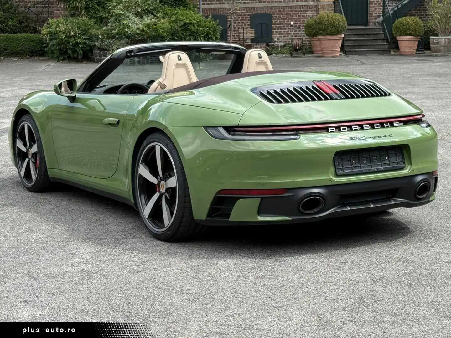 PORSCHE 992 911  4S Cabriolet PTS-OLIVEGRÜN HERITAGE SPO