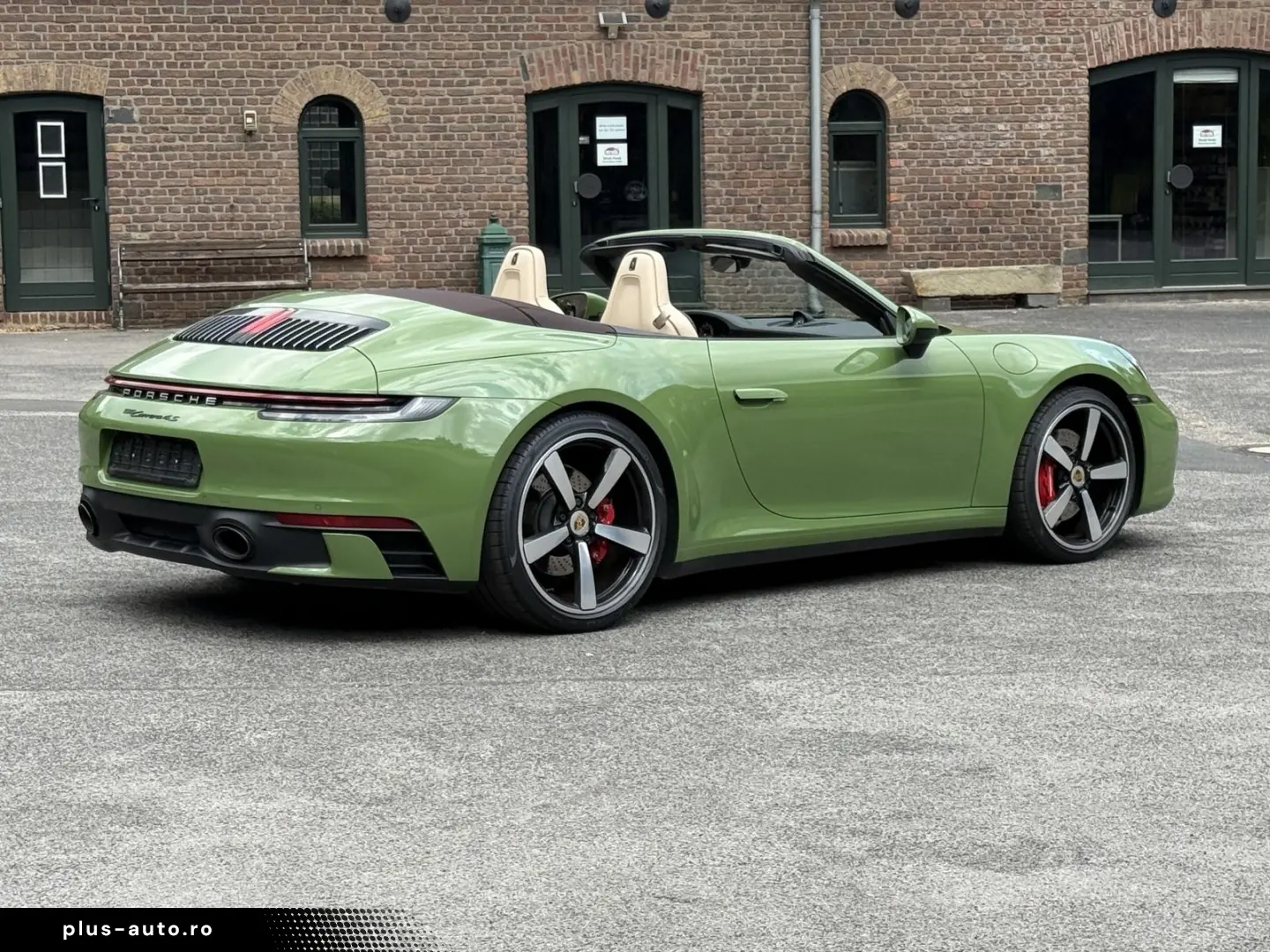 PORSCHE 992 911  4S Cabriolet PTS-OLIVEGRÜN HERITAGE SPO