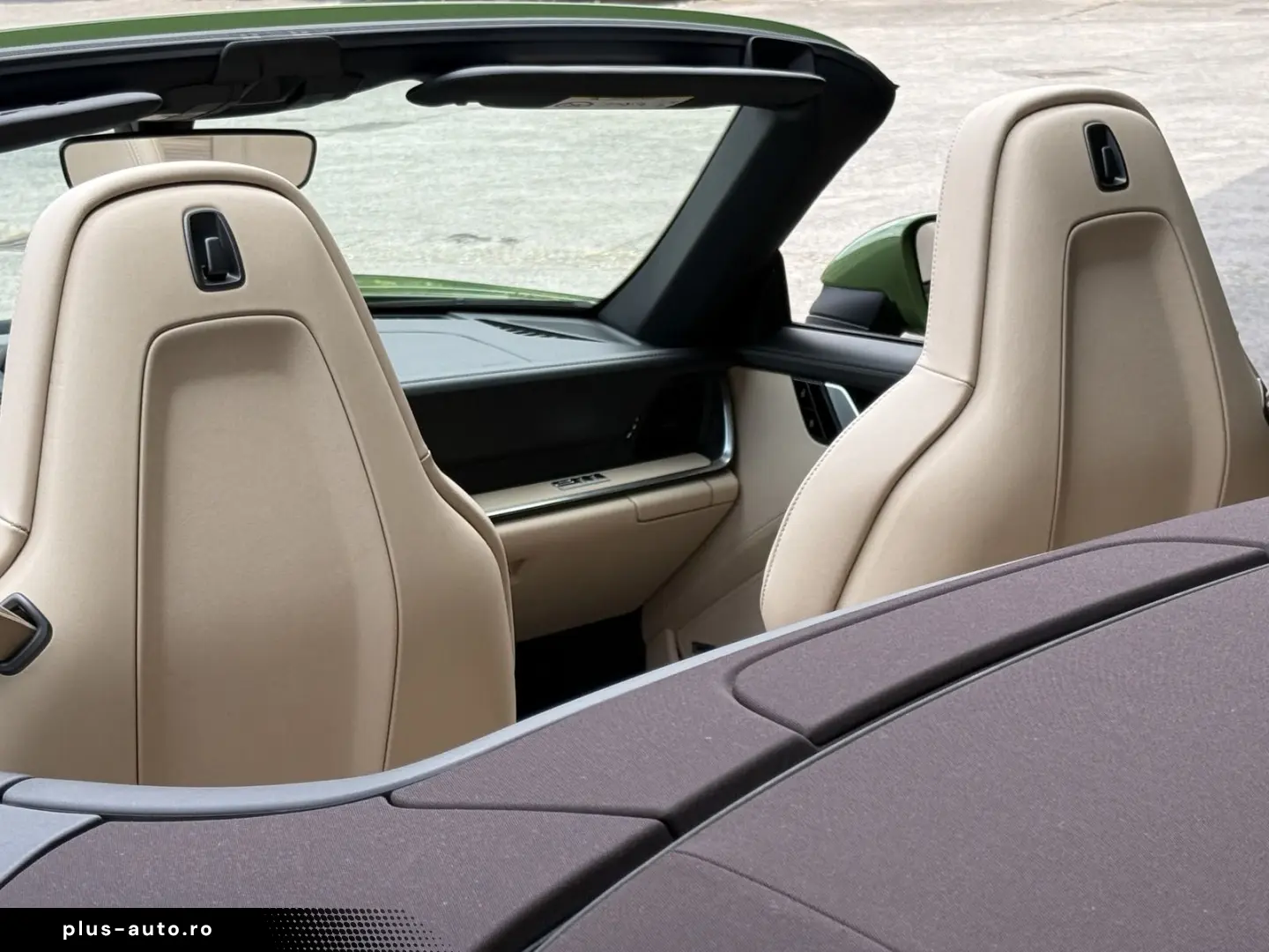 PORSCHE 992 911  4S Cabriolet PTS-OLIVEGRÜN HERITAGE SPO