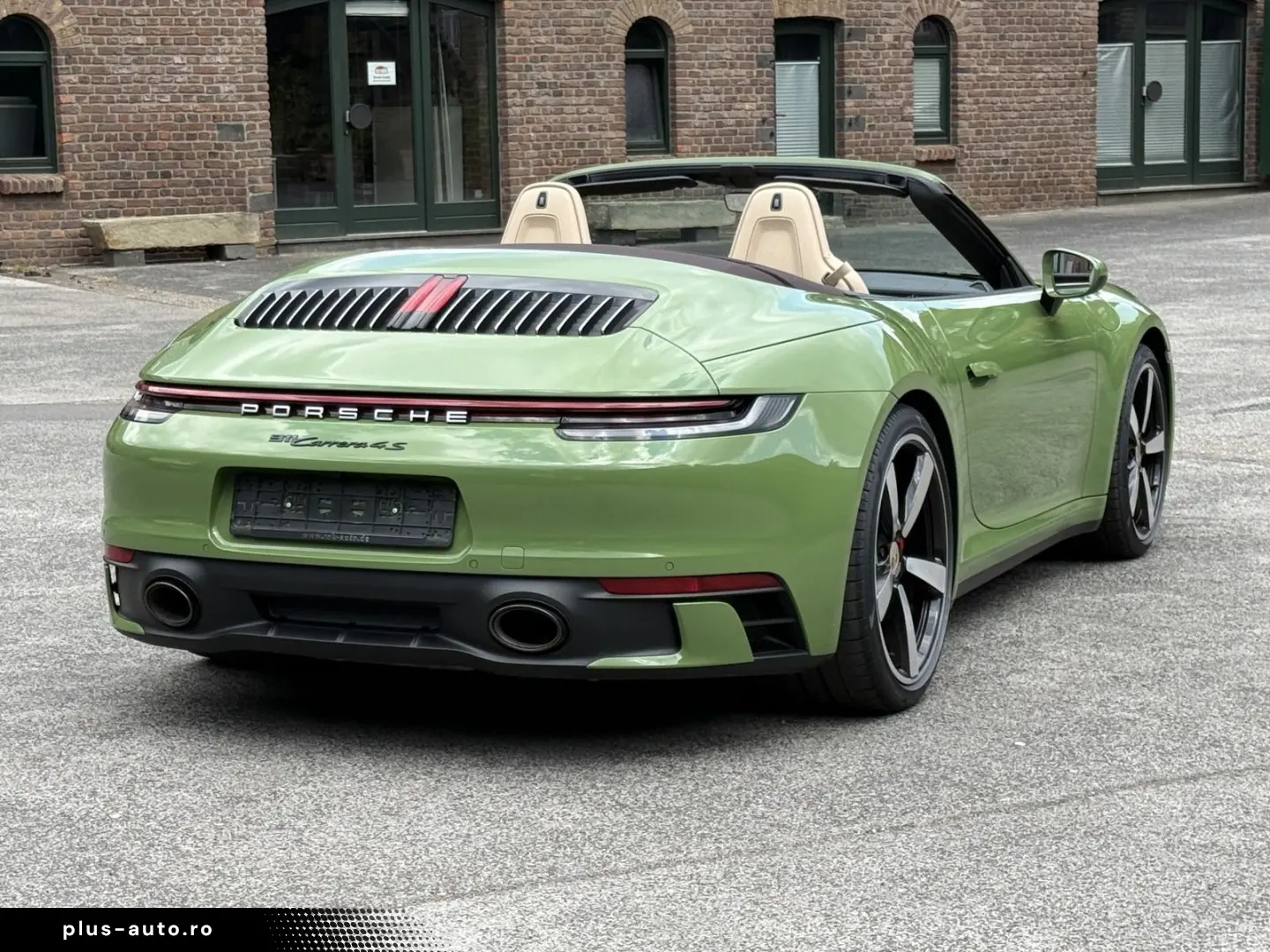 PORSCHE 992 911  4S Cabriolet PTS-OLIVEGRÜN HERITAGE SPO