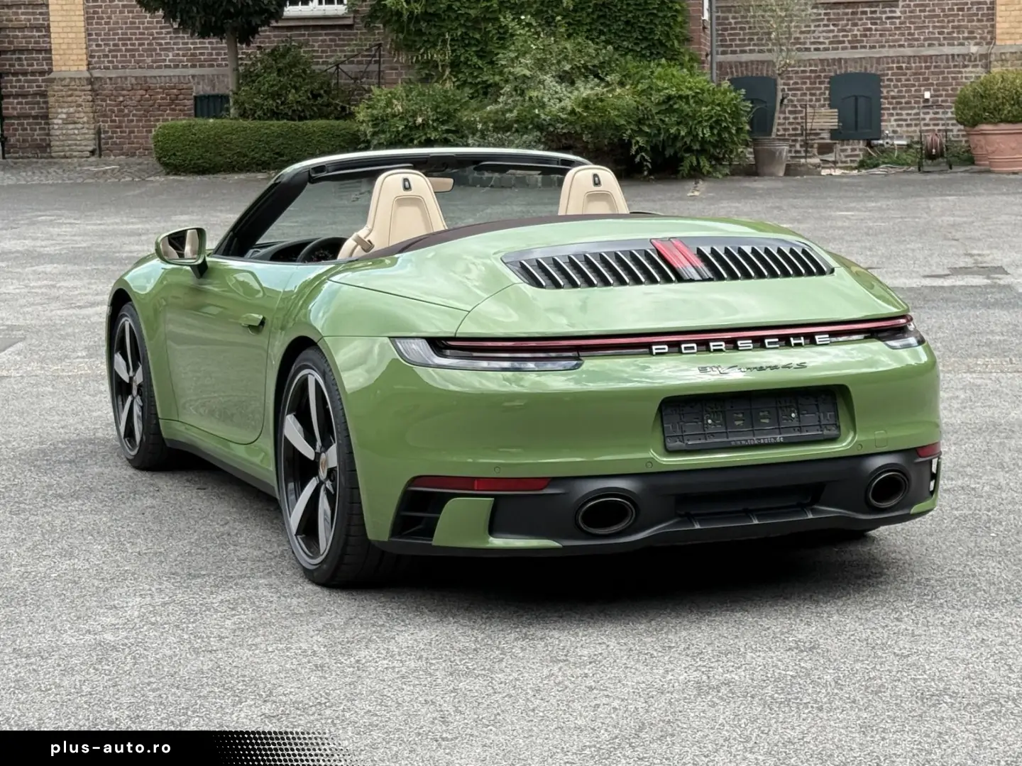 PORSCHE 992 911  4S Cabriolet PTS-OLIVEGRÜN HERITAGE SPO