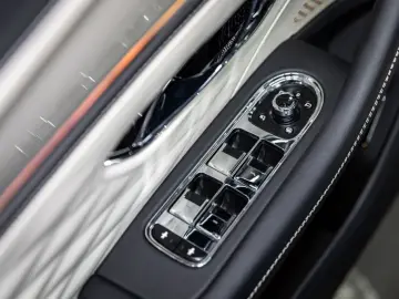 Bentley Flying Spur V8 Azure  Piano Linen Veneer Rotatin