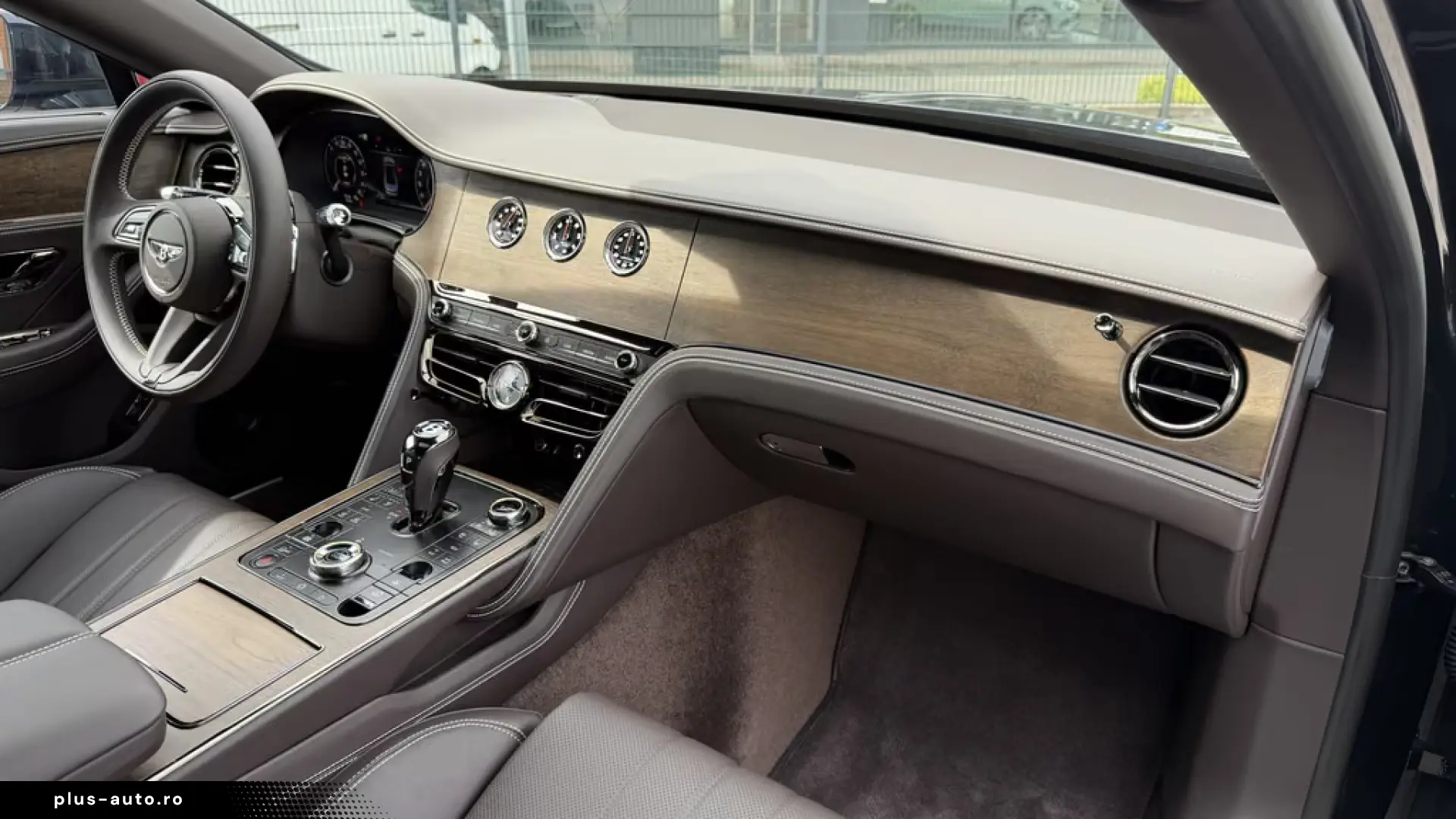 Bentley Flying Spur V8 Hybrid  B&O Rotating