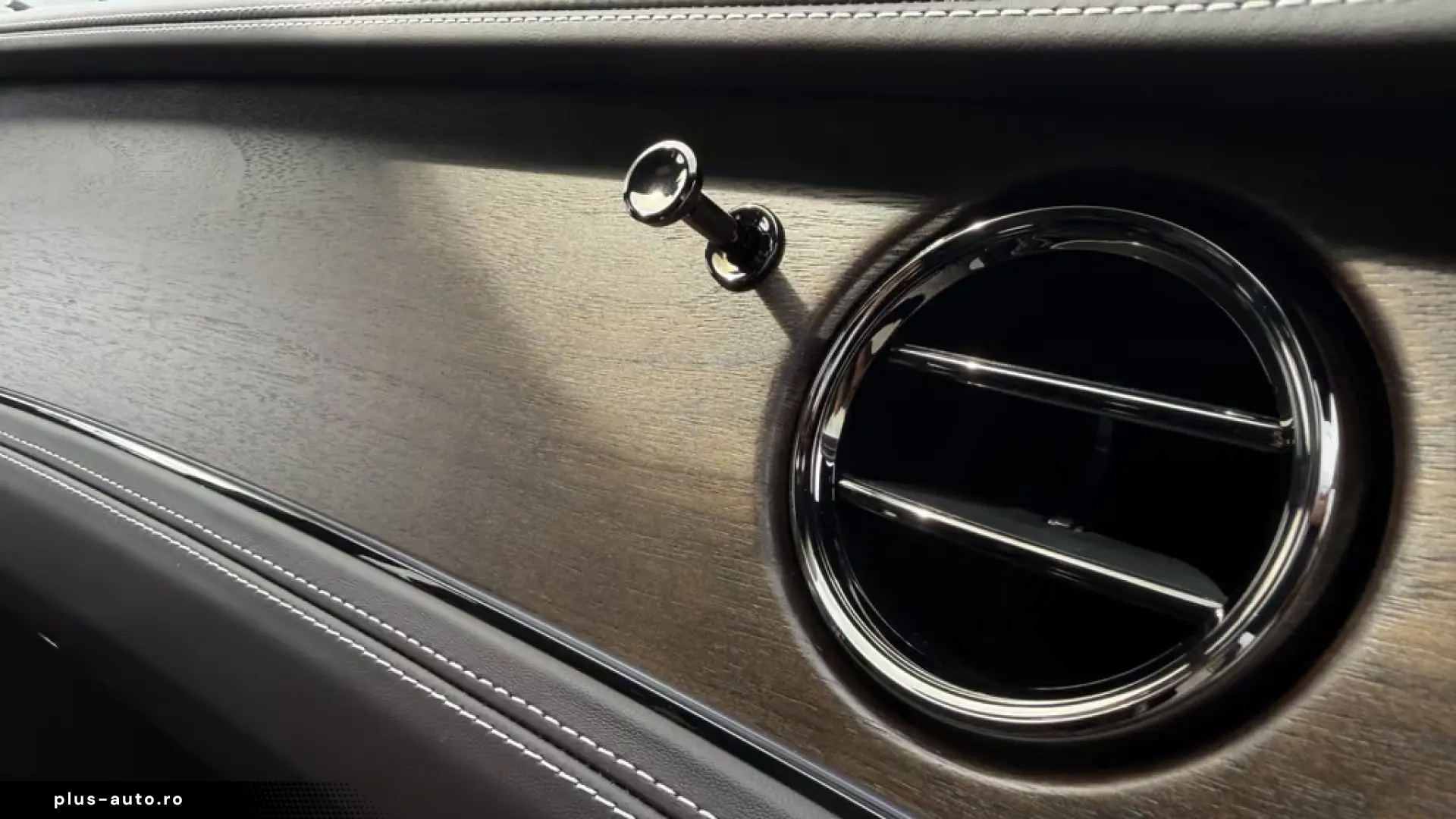 Bentley Flying Spur V8 Hybrid  B&O Rotating