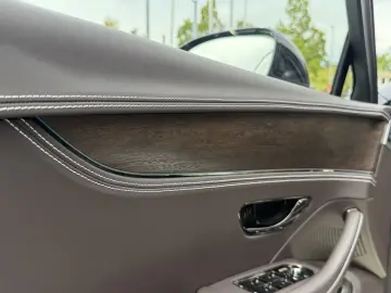 Bentley Flying Spur V8 Hybrid  B&O Rotating