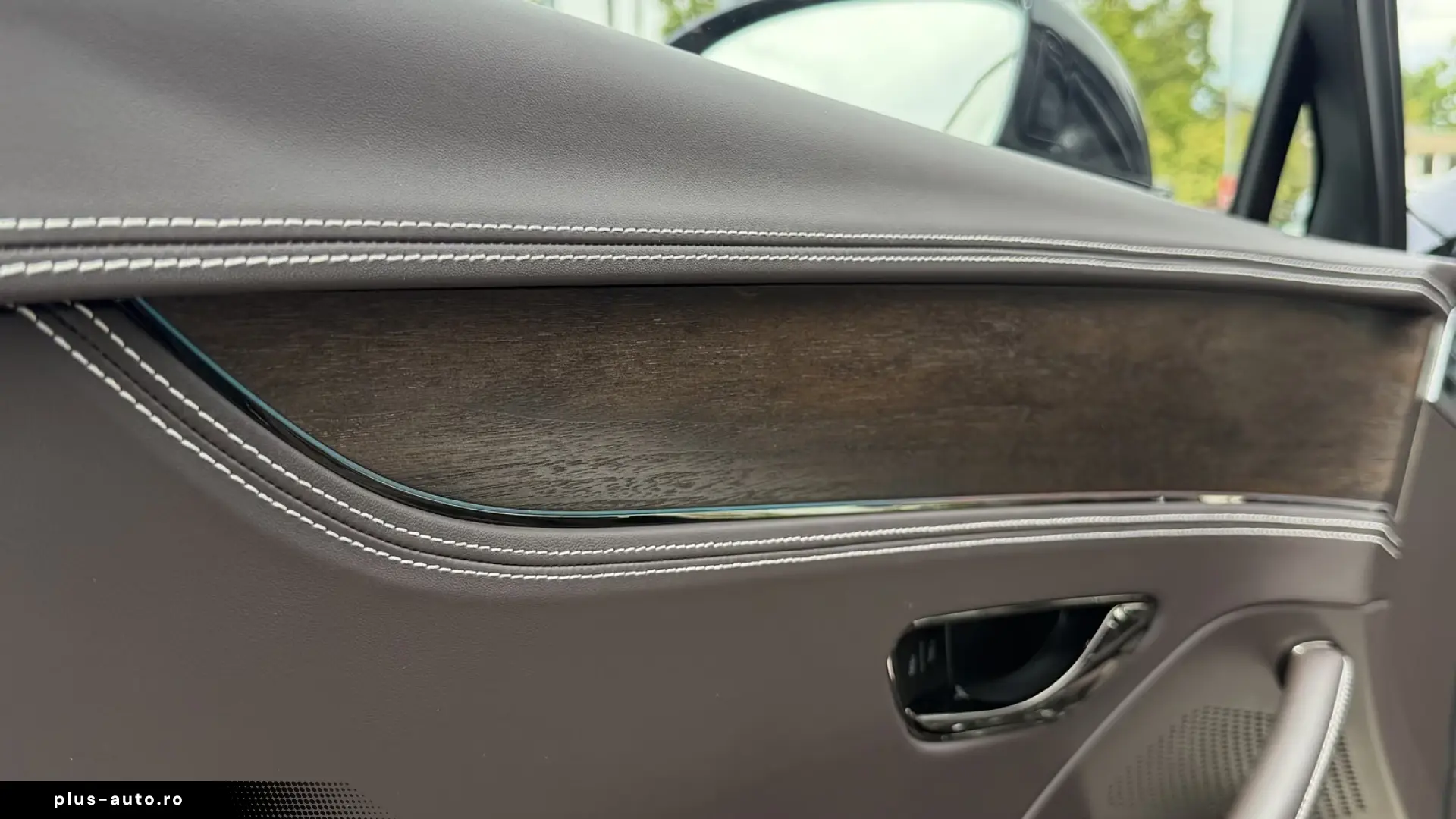 Bentley Flying Spur V8 Hybrid  B&O Rotating