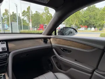 Bentley Flying Spur V8 Hybrid  B&O Rotating