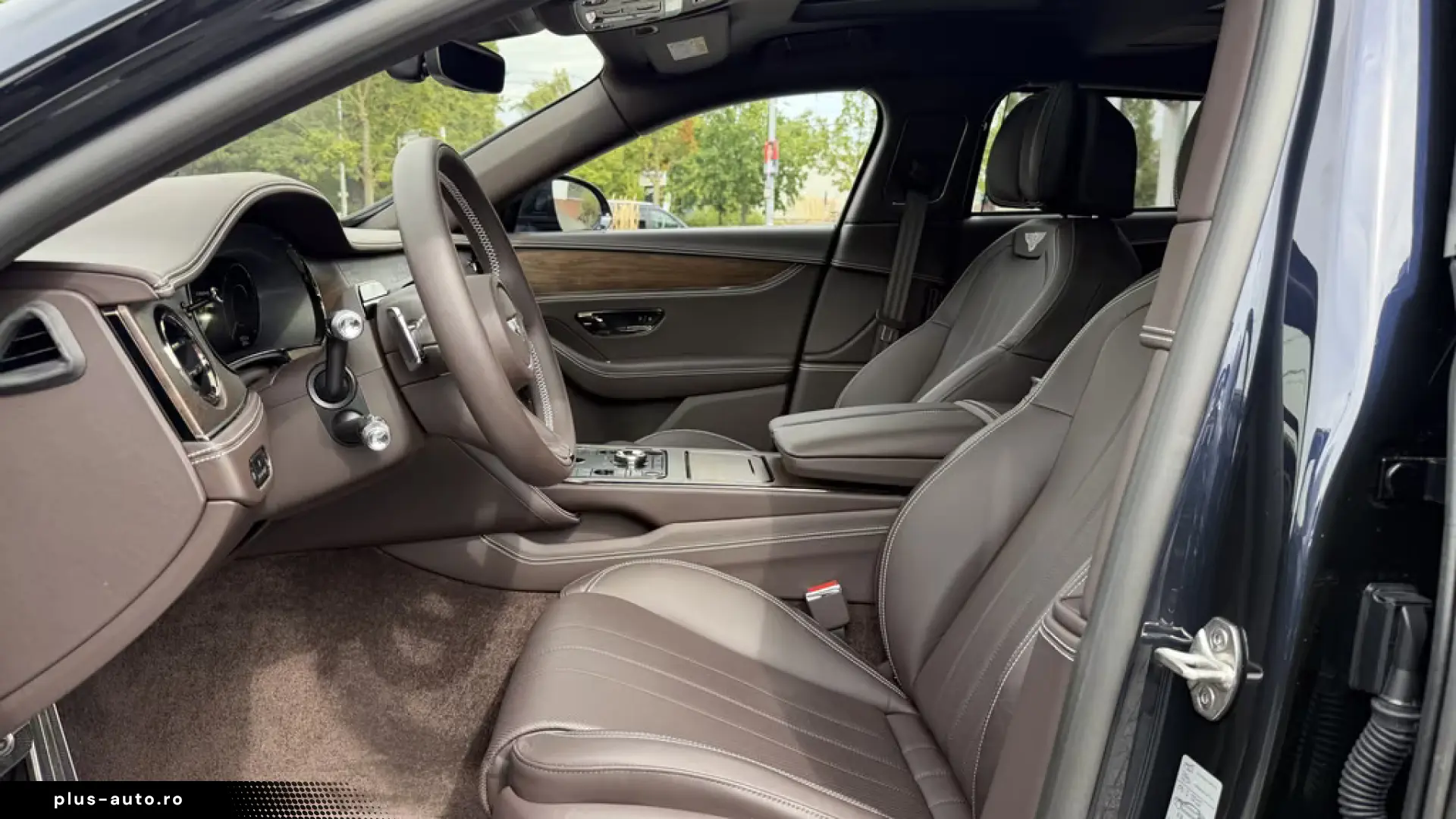 Bentley Flying Spur V8 Hybrid  B&O Rotating