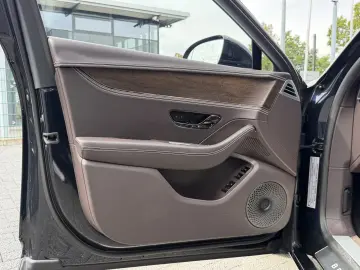 Bentley Flying Spur V8 Hybrid  B&O Rotating