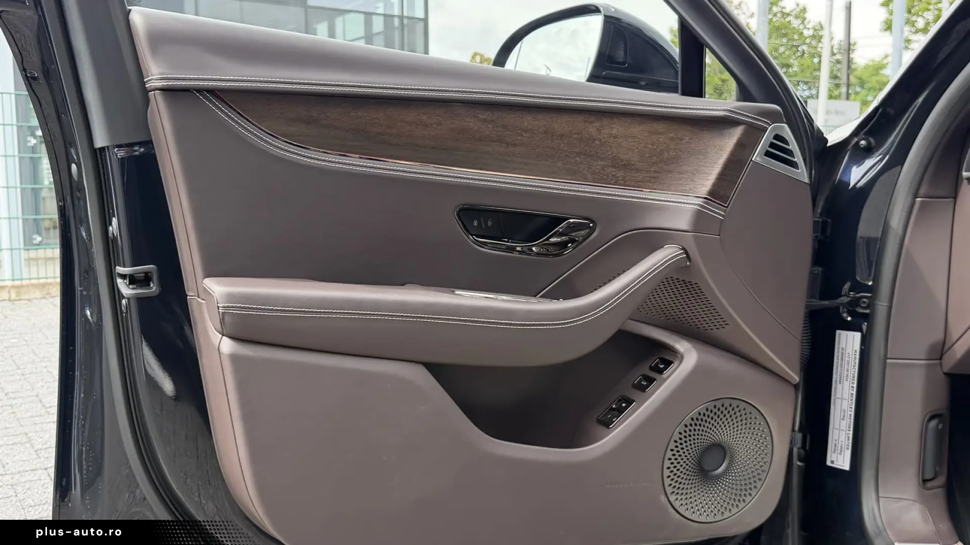 Bentley Flying Spur V8 Hybrid  B&O Rotating