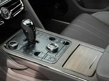 Bentley Flying Spur V8 Hybrid  B&O Rotating