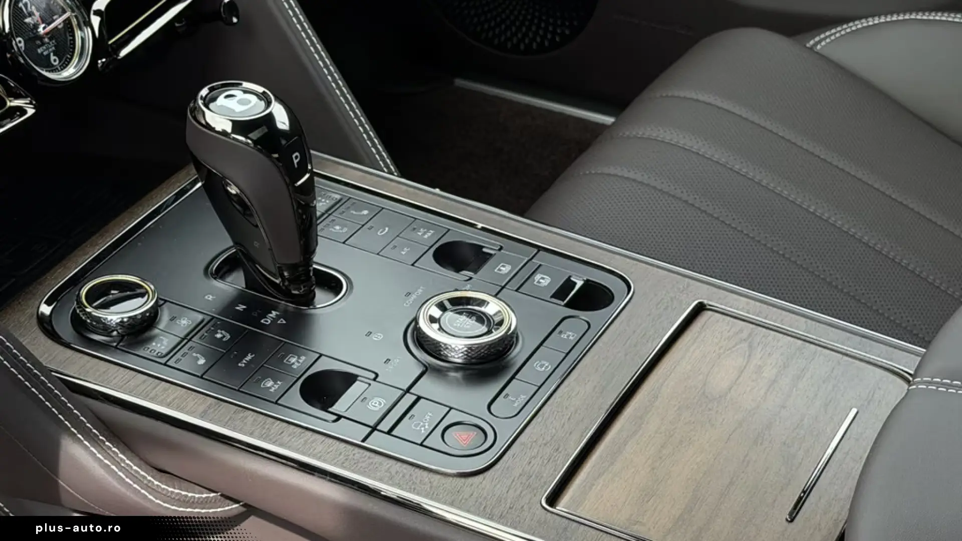 Bentley Flying Spur V8 Hybrid  B&O Rotating