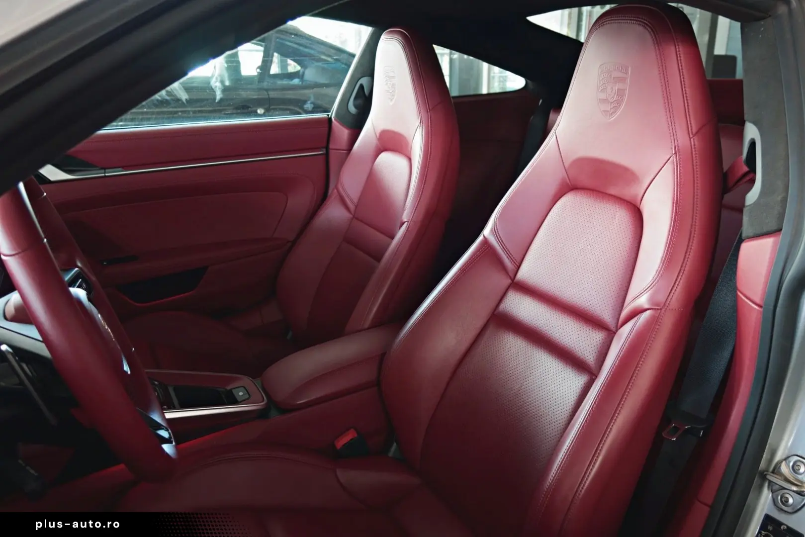 PORSCHE 992 Carrera 4S Coupé TOPAUSSTATTUNG