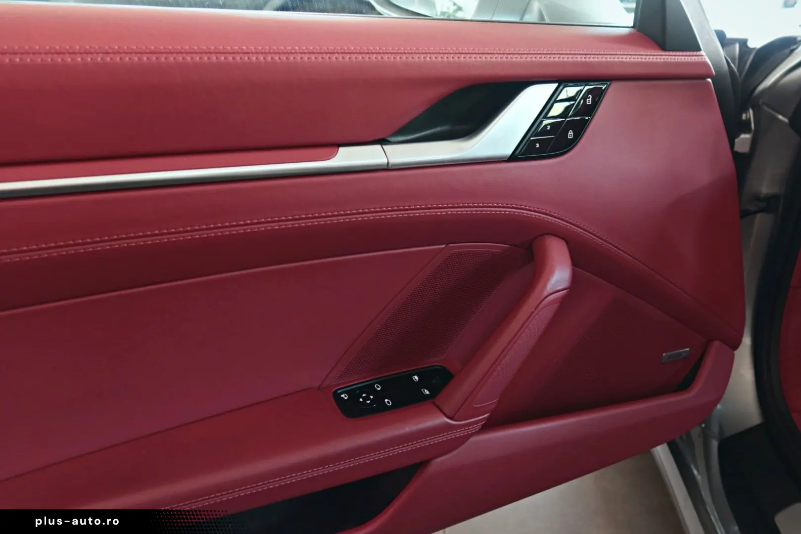 PORSCHE 992 Carrera 4S Coupé TOPAUSSTATTUNG