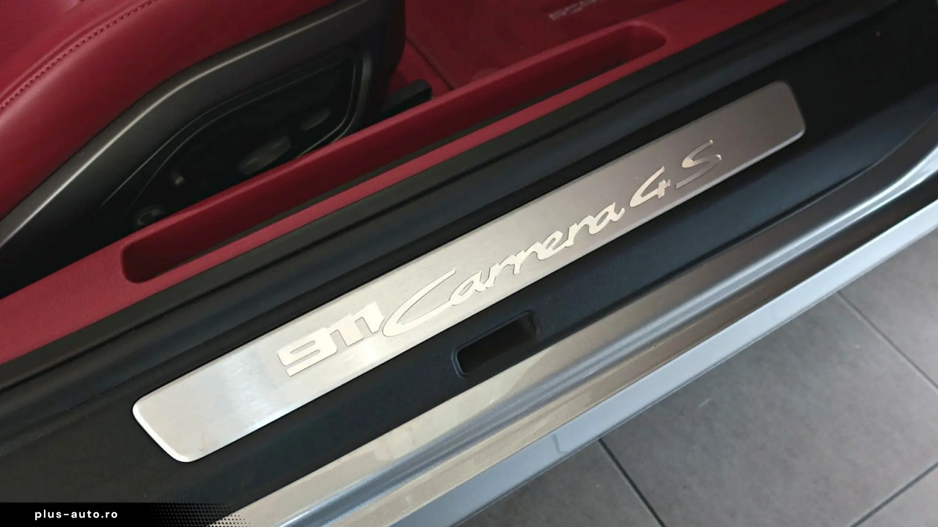 PORSCHE 992 Carrera 4S Coupé TOPAUSSTATTUNG