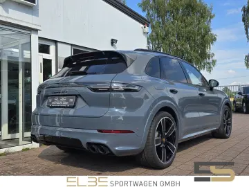 PORSCHE Cayenne GTS INNO BURMESTER 4RADLENKUNG HUD PANO