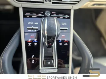 PORSCHE Cayenne GTS INNO BURMESTER 4RADLENKUNG HUD PANO