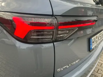 MITSUBISHI Outlander 2.4 PHEV 4WD Top mit AHK