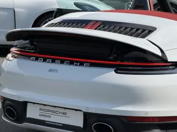 Porsche 992 911 Carrera Cabriolet Sportabgas