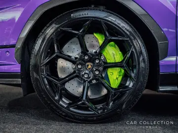 LAMBORGHINI Urus Performante   Viola Pasifae   Akrapovic