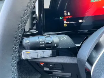 RENAULT Techno Full Hybrid E-Tech 200 7-Sitzer
