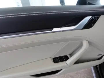 PORSCHE 992 4S Cab.  BOSE  Lift  PDCC  Hinterachslenk. u