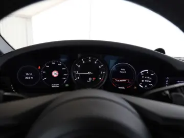 PORSCHE 992 4S Cab.  BOSE  Lift  PDCC  Hinterachslenk. u