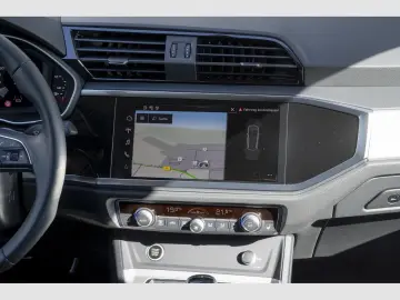 AUDI Q3 SUV TFSI S tronic adv.' LED Komfortp.NaviPlus