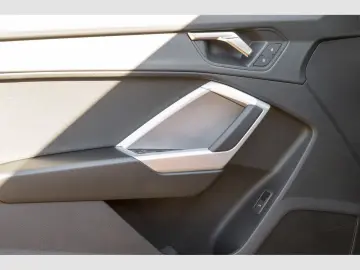AUDI Q3 SUV TFSI S tronic adv.' LED Komfortp.NaviPlus