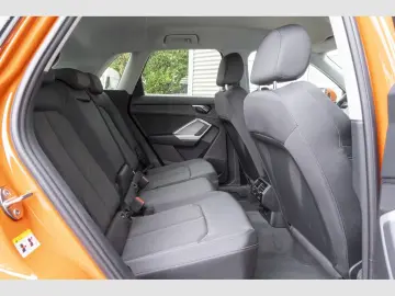 AUDI Q3 35TFSI S line ACC AHK Navi  Kam 19Zoll