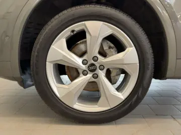 AUDI Q5 S line 40 TDI quattro Matrix Kamera AHK Navi